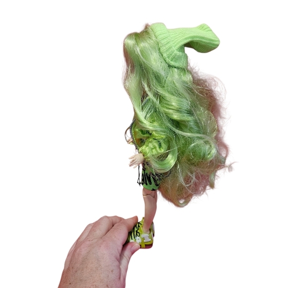 Rainbow High Hunter Fashion Doll Green Outfit Only 10" - Picture 6 of 11